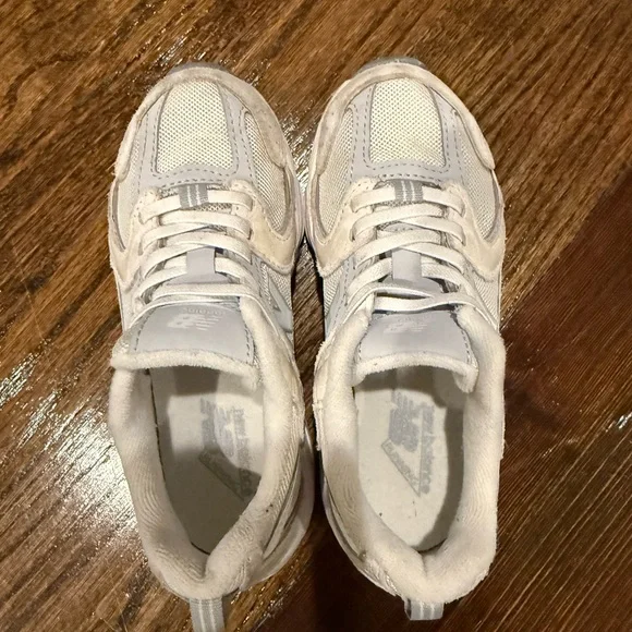 New Balance Kids' Cream Sneakers - Picture 4 of 5